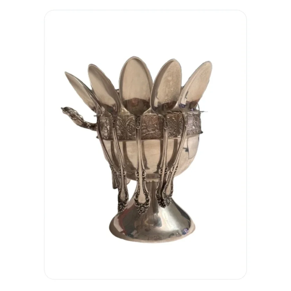 Vintage W Rogers ‎ Silver Quad Plated Sugar bowl 9 spoons one handle included